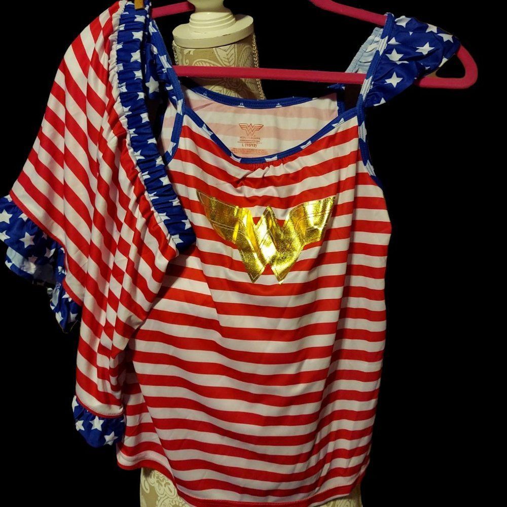 Wonder Woman Girl's Two-Piece PJ's Size L (10/12) - Picture 2 of 5